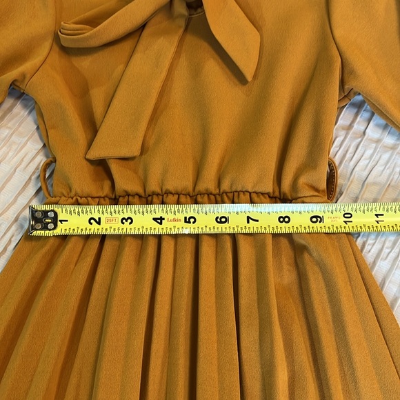 🟢 BUNDLE 2 ITEMS for 20$ - Girls DRESS in excellent condition - Picture 11 of 14